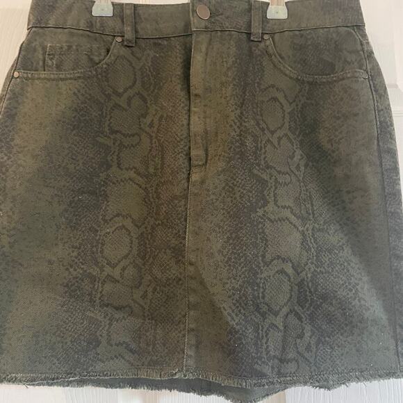 NWT Hollister Mini Skirt Size 9 29 Denim Cut Off Jean Snake Ultra High Rise - Picture 11 of 14
